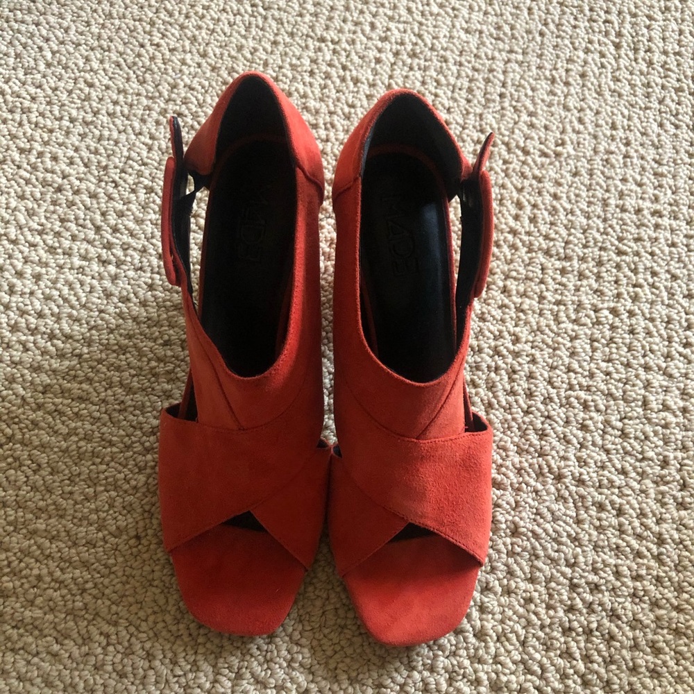M4D3 Orange heels